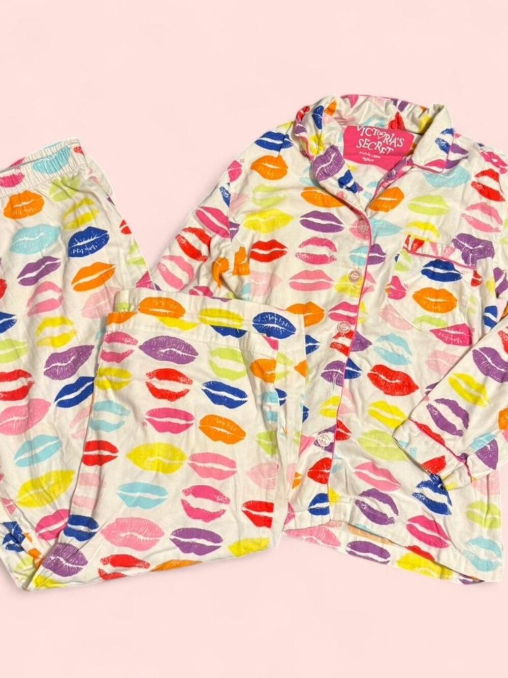 Vintage Y2K Victoria's Secret multi-coloured lipstick kiss print pajama set - Picture 2 of 9